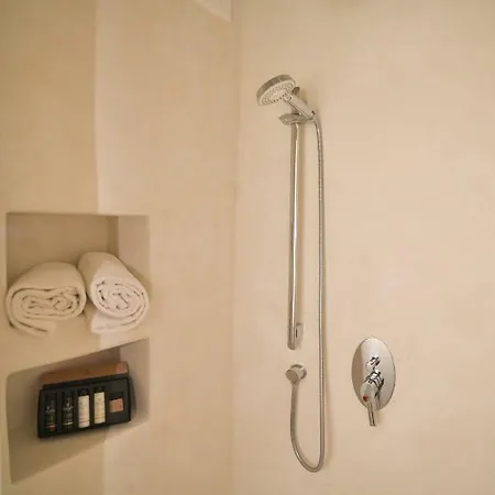 Andria's חריסי אקטי